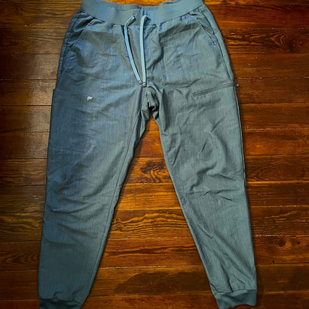 Women’s Fabletics like new large scrub joggers
